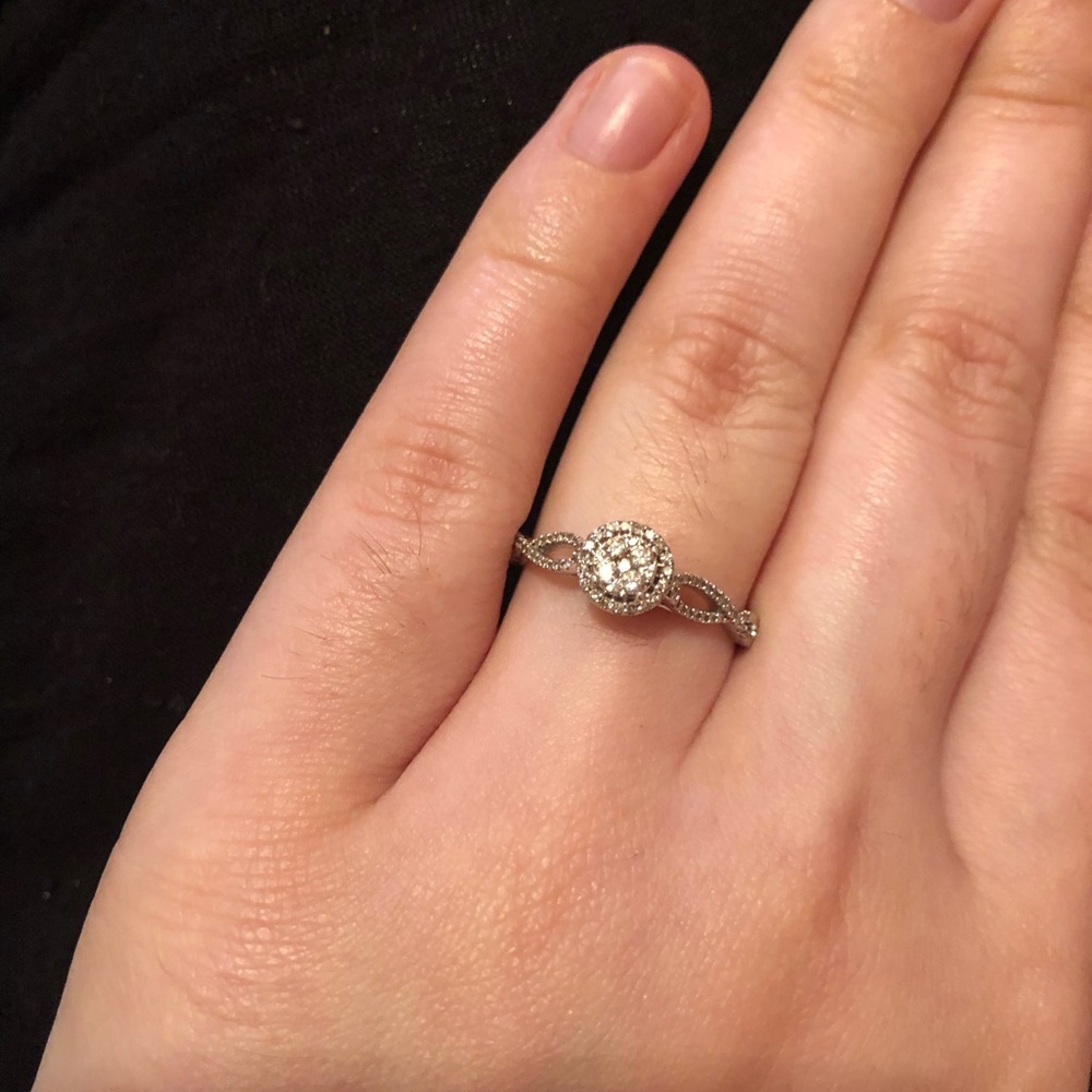 Zales Diamond Gold Ring - Picture 8 of 8